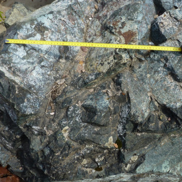 Валун Змеевик